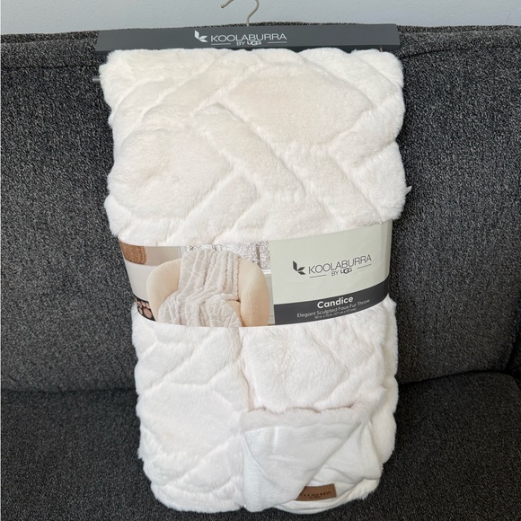 Koolaburra Soft Cream Throw Blanket - Picture 1 of 4